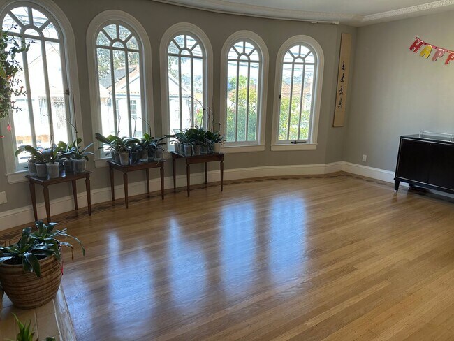 Foto del edificio - Charming Remodeled Home in Prime Excelsior...