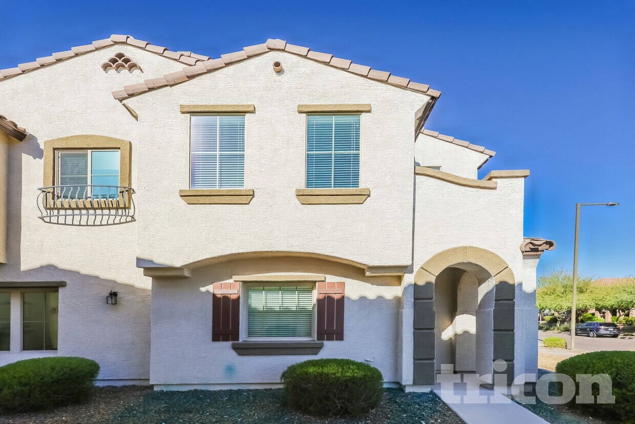 Foto principal - 12563 W Gentle Rain Rd