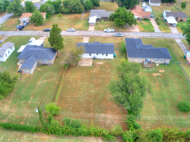 Building Photo - 8308 NE 33rd St