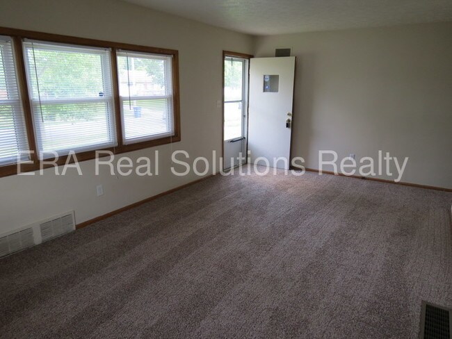 Building Photo - new rental in holly hill subdivision