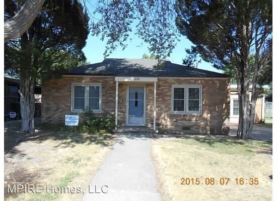 Primary Photo - 3 br, 2 bath House - 1212 N. Main St.