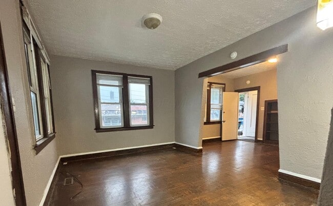 Foto del edificio - 2664 E 5th Ave