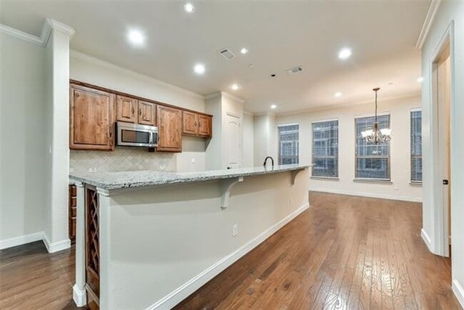 Building Photo - 3BR Townhome in Irving