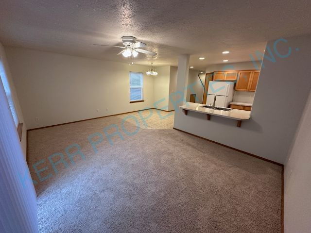 Foto del edificio - 1594 NE Cleveland Ave