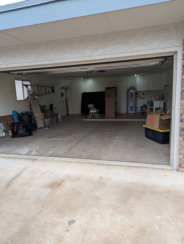 Primary Photo - 10201 W Hutton Dr
