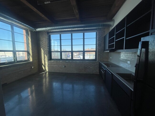 Foto del edificio - 2061 N Southport Ave