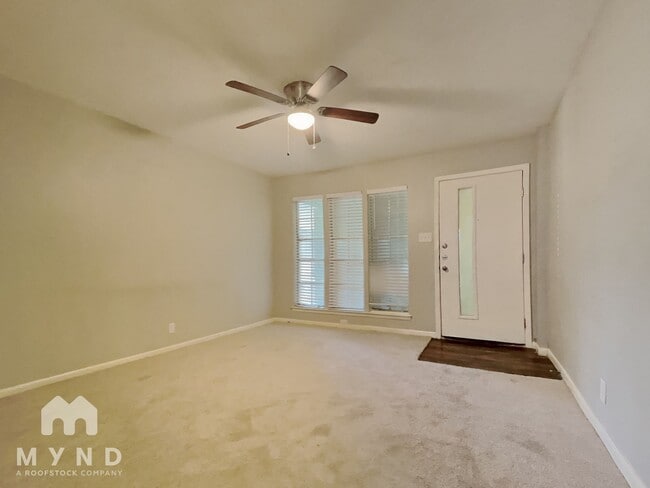 Building Photo - 1010 N Meadows Dr