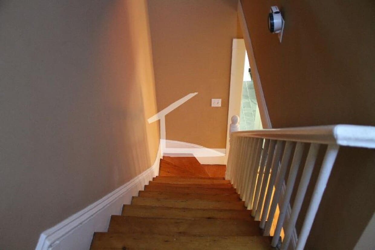 Charming 3 Bedroom - Charming 3 Bedroom