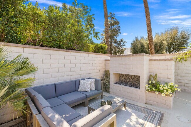 Foto del edificio - 76 Princeton Dr