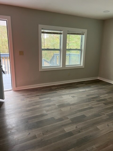 entryway/living area - 1689 Flat Shoals Rd