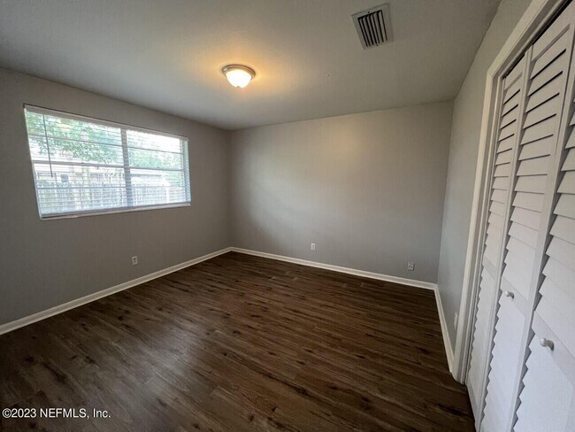 Foto del edificio - 951 Park Forest Ln