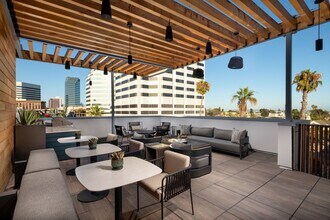 Building Photo - Evani 3223 Wilshire