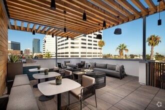 Building Photo - Evani 3223 Wilshire