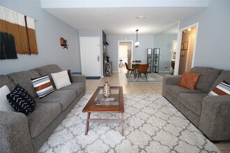 Building Photo - 9707 Richmond Ave.