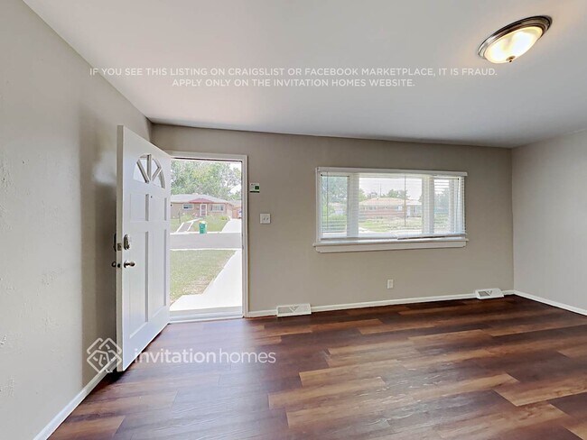 Foto del edificio - 8011 Stuart Pl