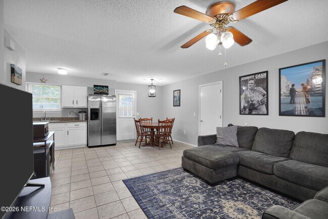 Foto del edificio - 648 W Oliver St