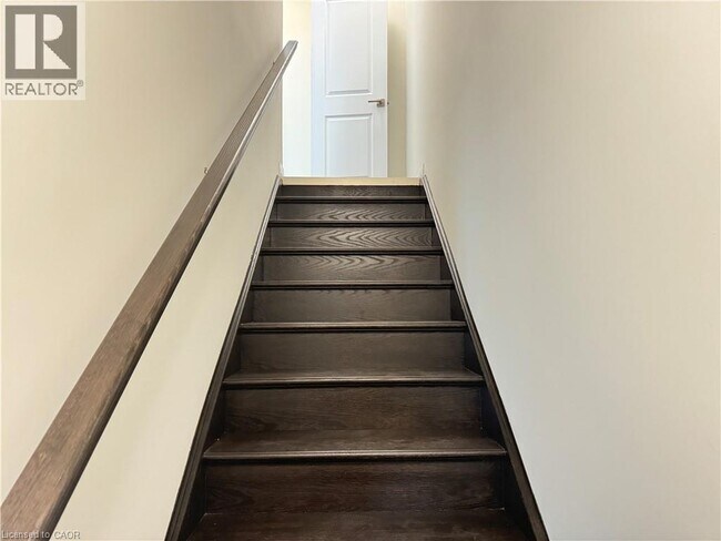 Photo du bâtiment - 32 Urbane Blvd