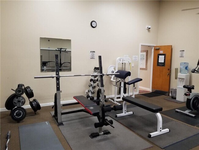 Foto del edificio - 430 Commodore Dr