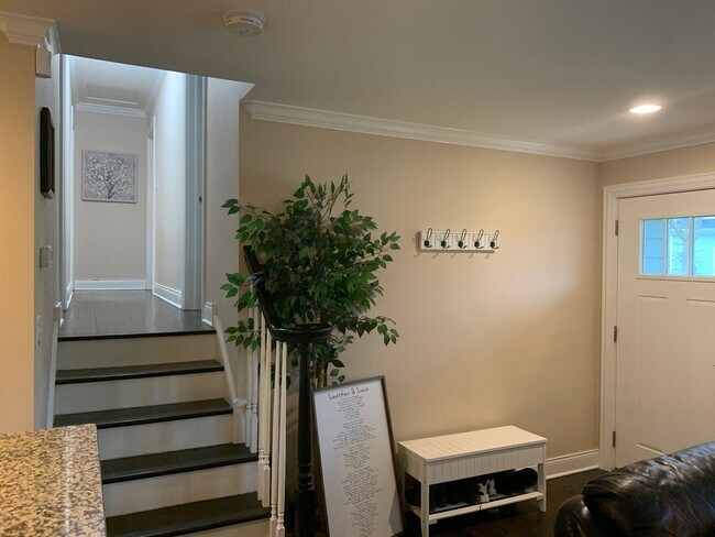 Foto del edificio - 916 Lilac Ln