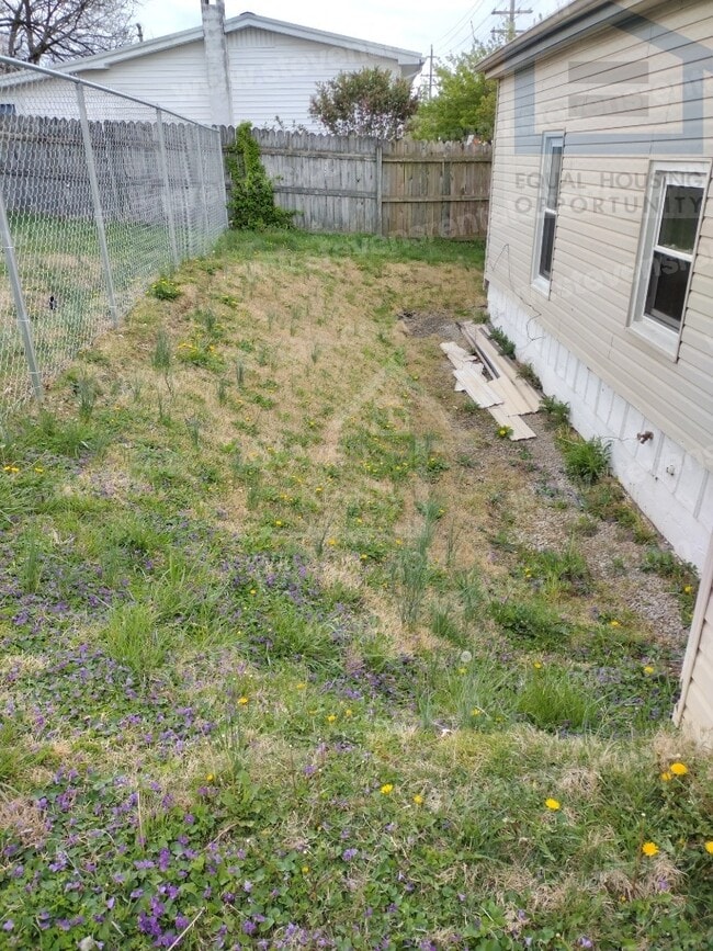 Building Photo - Hungry For A New Space ?