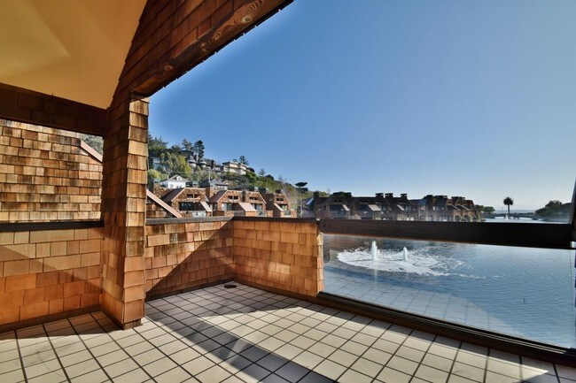 Building Photo - 28 Lagoon Vis
