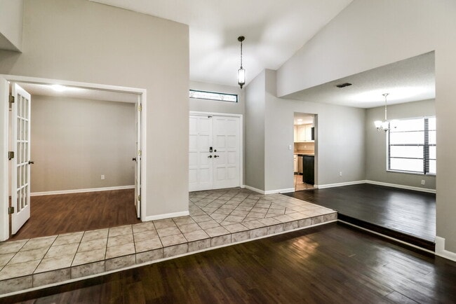 Building Photo - 11504 Robles Del Rio Pl