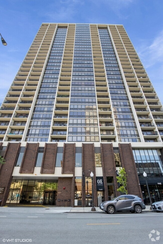 Building Photo - 1636 N Wells St