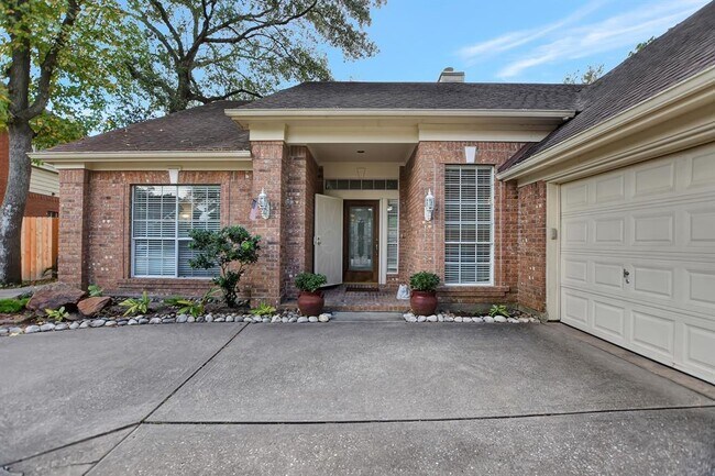 Building Photo - 511 Masson Ct