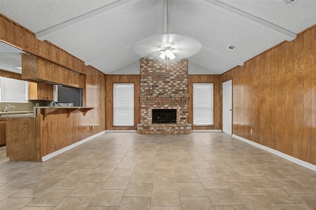 Building Photo - 3519 Saratoga Dr