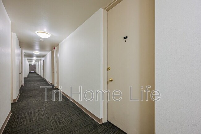 Foto del edificio - 2500 S York St