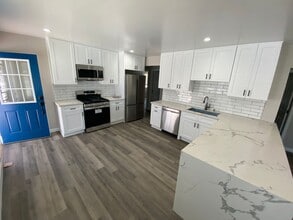 Building Photo - 5171 La Dorna St