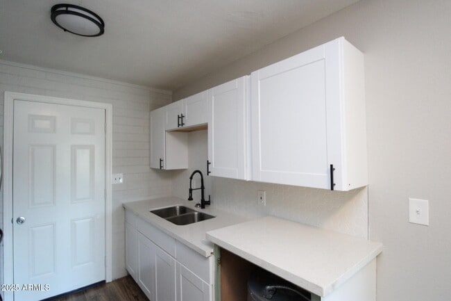 Building Photo - 6044 N 21st Ave