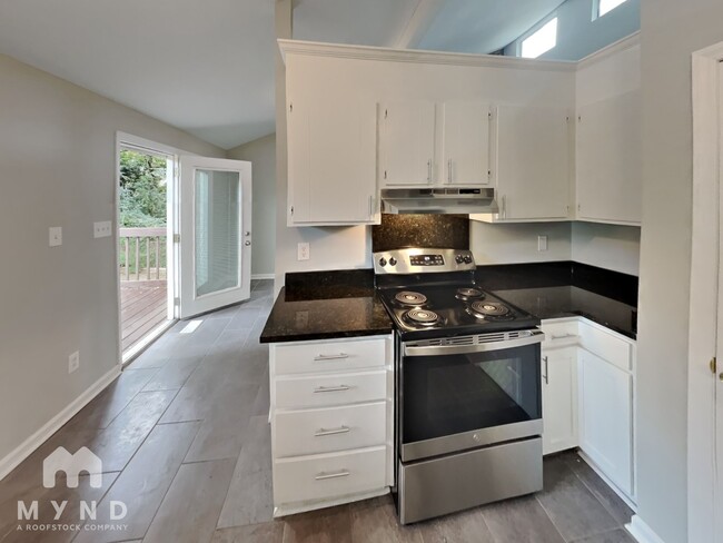 Foto del edificio - 7704 Stone Canyon Ln