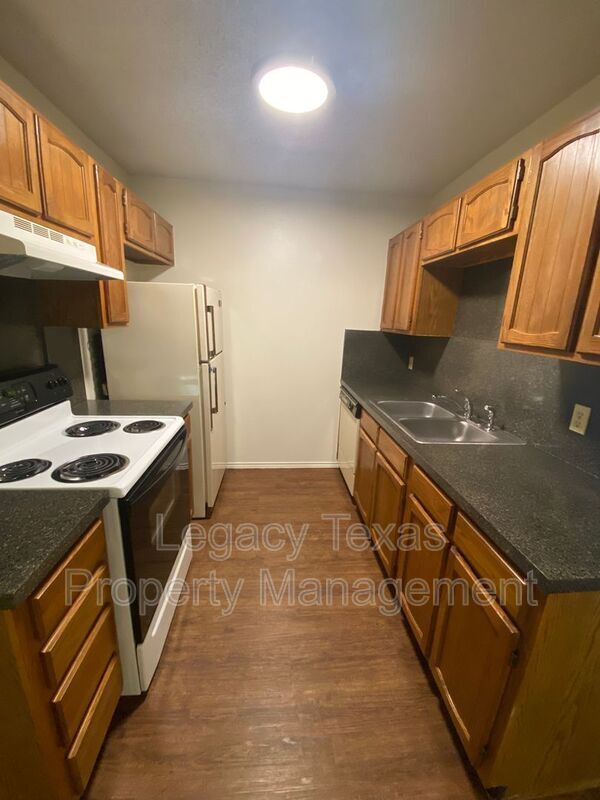 Foto del edificio - 1412 Courtney Pl