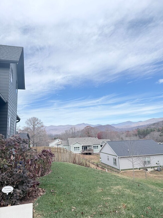 Building Photo - Charming Modern Farmhouse For Rent - 3 Bed, 2.5 Bath