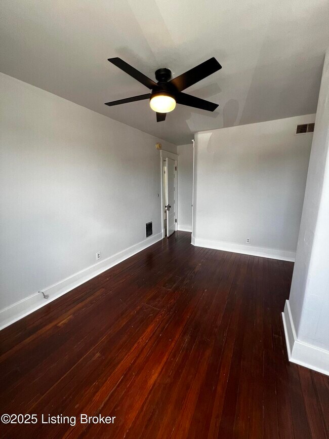 Foto del edificio - 3162 S 3rd St
