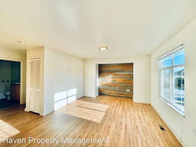 Building Photo - 2 br, 2 bath House - 2216 E Mercer St   B