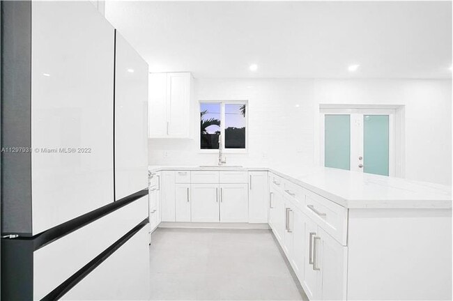 Building Photo - 2850 SW 24th St
