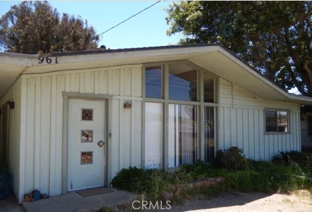 961 W Foothill Blvd