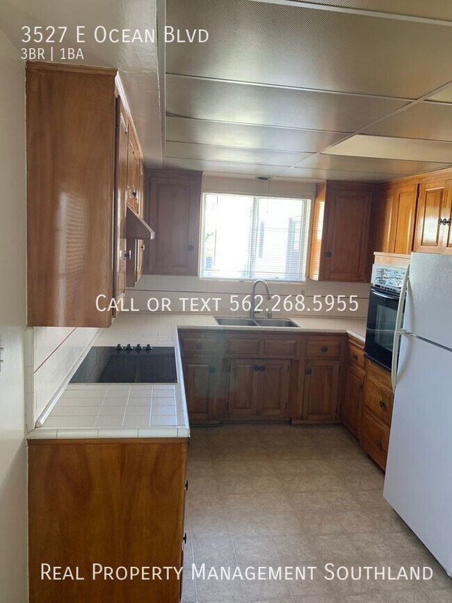 Building Photo - Super Charming 2BD-1BA Apt. w/GARAGE in Be...
