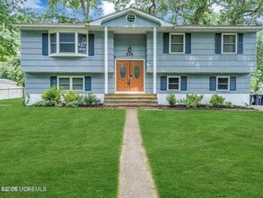 Building Photo - 518 River Dr