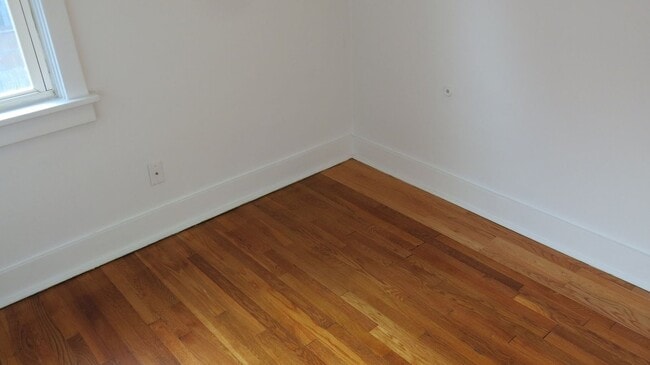 Building Photo - Available January 1,2026 Lease ends July 27th 2026