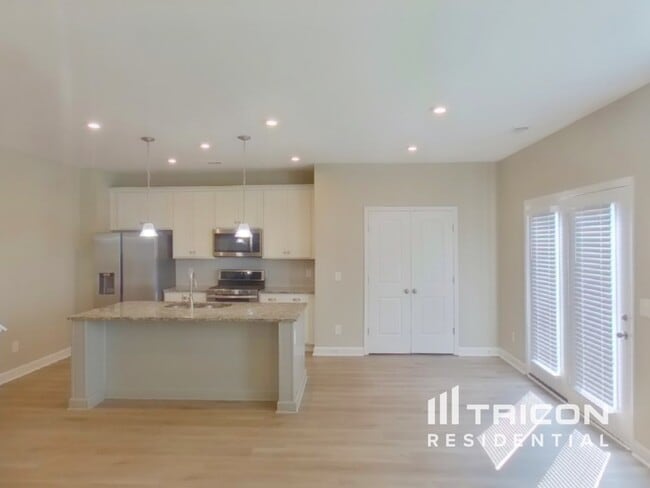 Building Photo - 105 Davenport Dr