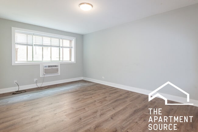 Building Photo - 529 W Surf St