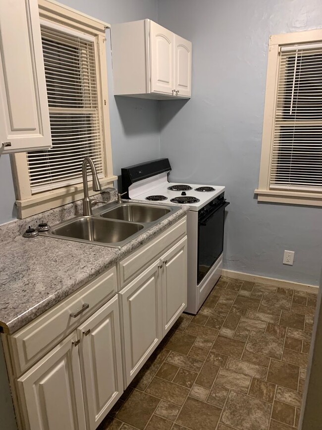 Building Photo - Tired of apartment living?  This 1 Bedroom...