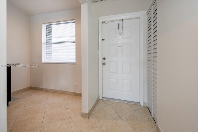 Foto del edificio - 9876 Nob Hill Ct