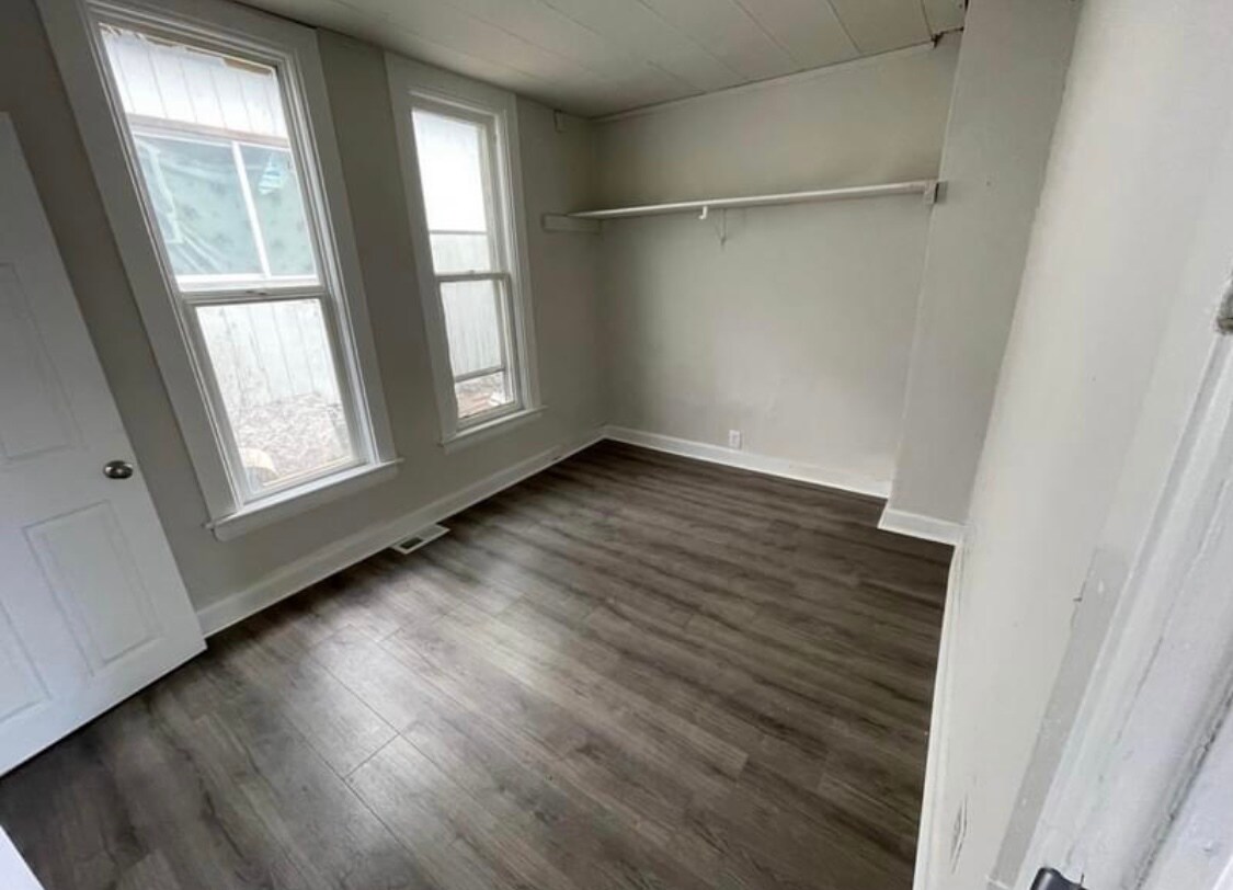 Foto principal - 1528 W Maxwell Ave