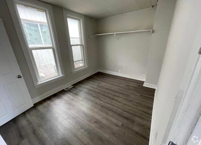Building Photo - 1528 W Maxwell Ave