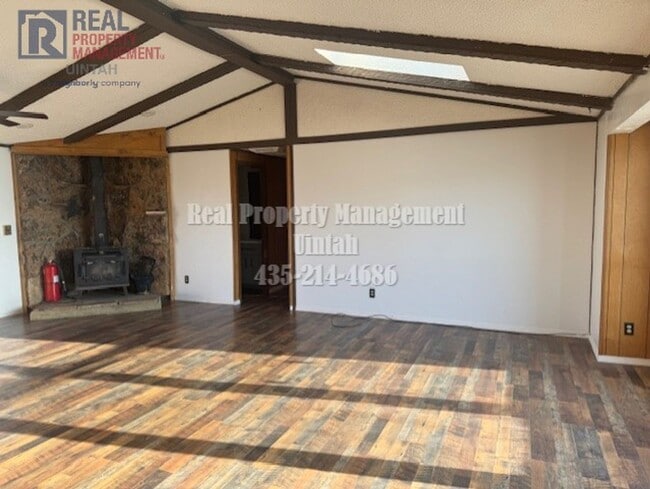 Building Photo - RENT & DEPOSIT HAS BEEN REDUECED!! DON'T M...