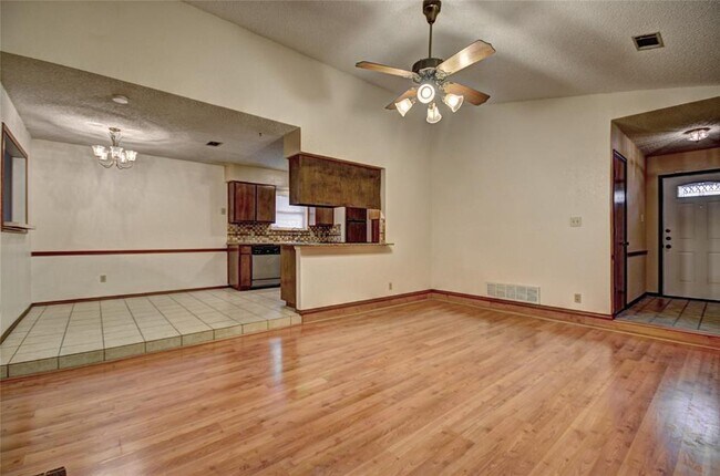 Building Photo - 212 Asbury Dr